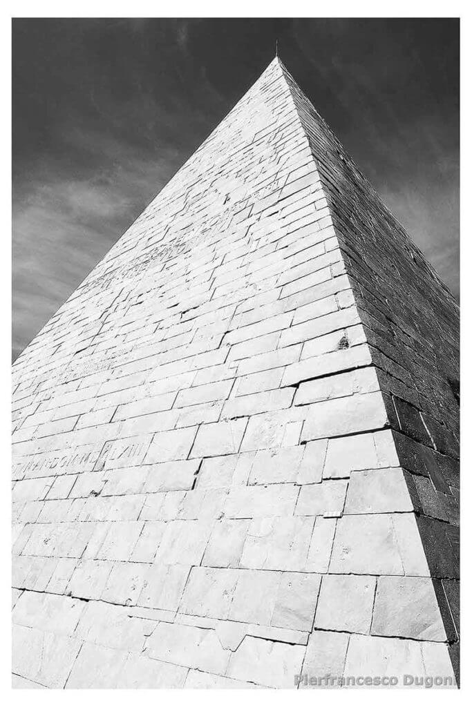 Piramide-Cestia
